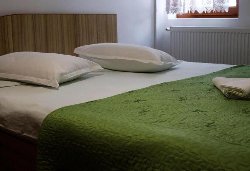 エコノミールーム, Dnk Residence