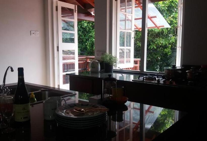 جناح جونيور مزوَّد بشرفة, Majestic Apartments