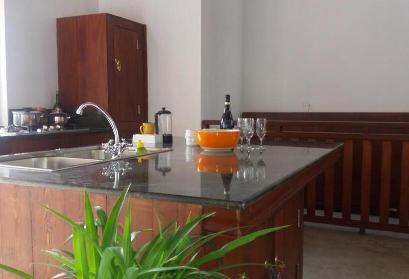 جناح جونيور مزوَّد بشرفة, Majestic Apartments