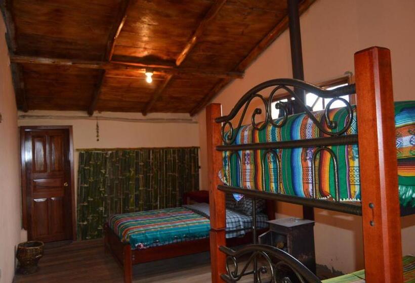 اتاق خانوادگی, Quilotoa Green Lake