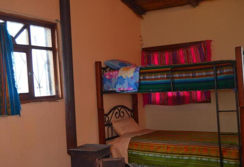 اتاق خانوادگی, Quilotoa Green Lake