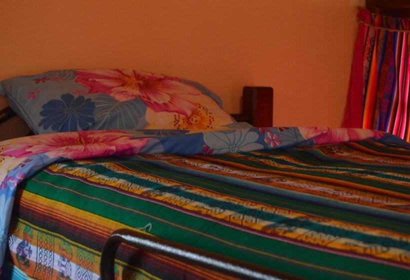 اتاق خانوادگی, Quilotoa Green Lake