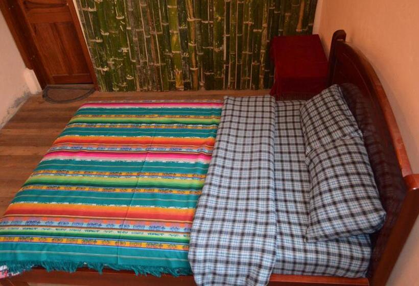 اتاق خانوادگی, Quilotoa Green Lake