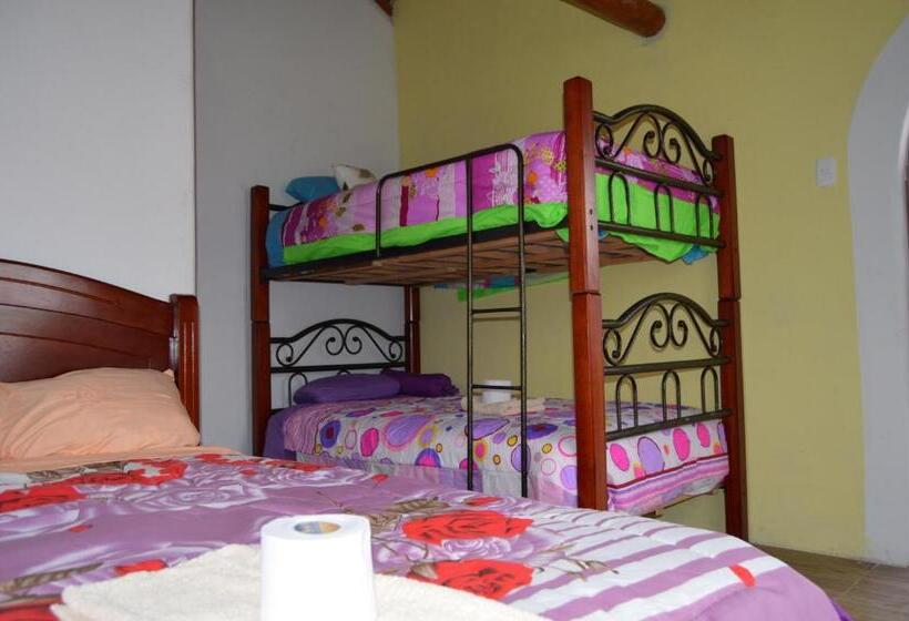 اتاق استاندارد سه نفره, Quilotoa Green Lake