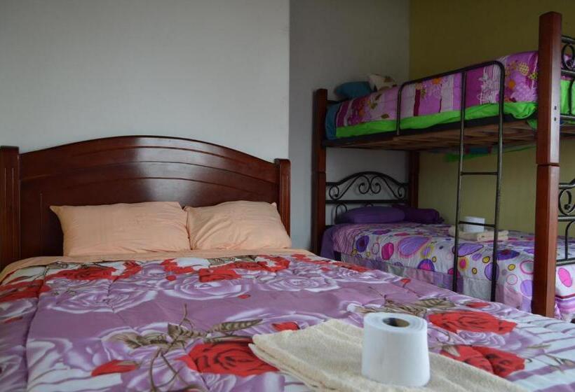 اتاق استاندارد سه نفره, Quilotoa Green Lake