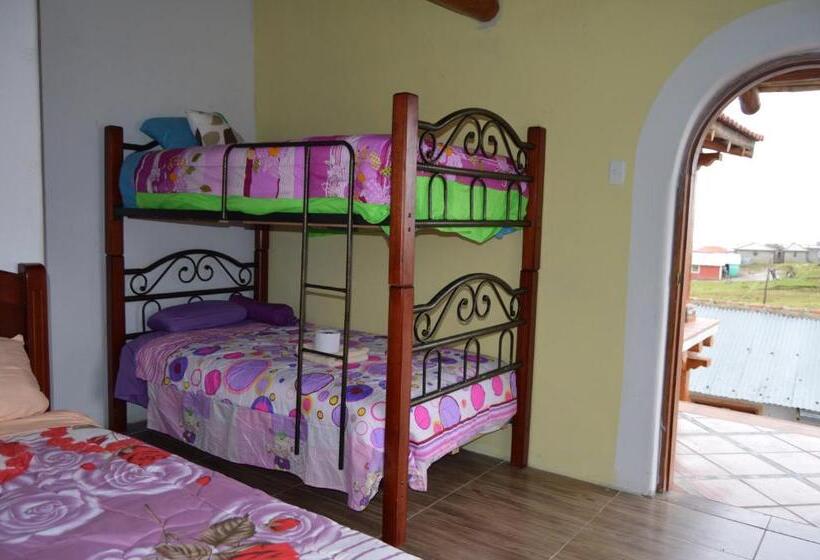 اتاق استاندارد سه نفره, Quilotoa Green Lake