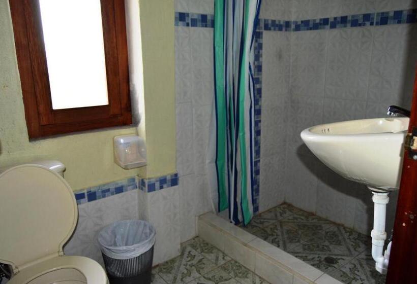 اتاق استاندارد سه نفره, Quilotoa Green Lake