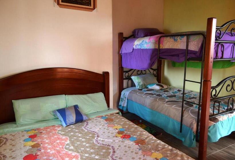 اتاق استاندارد سه نفره, Quilotoa Green Lake