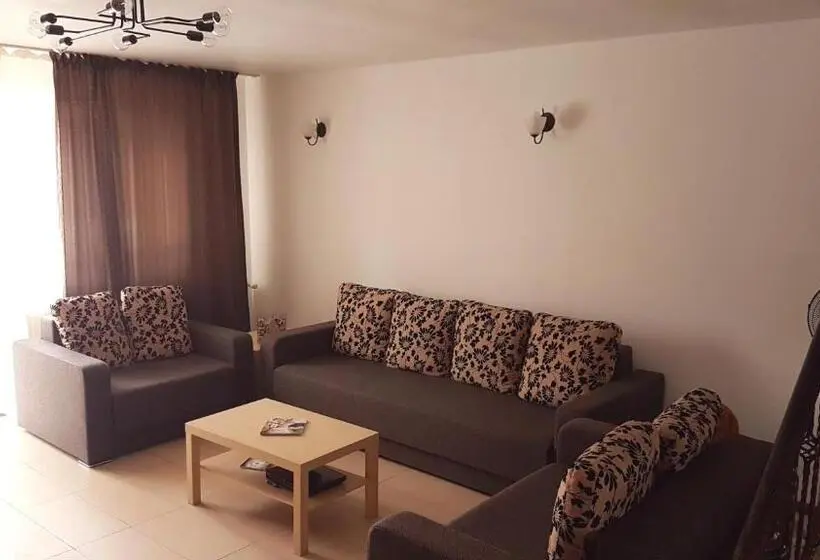 Talo 4 Makuuhuonetta, Pensiunea Casa Runcu Buzau