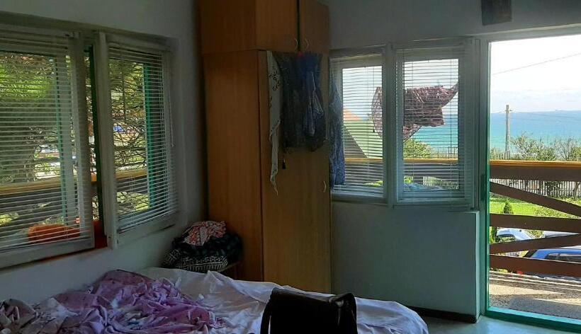 اتاق استاندارد با چشمانداز دریا, Pensiunea Sapte Pini