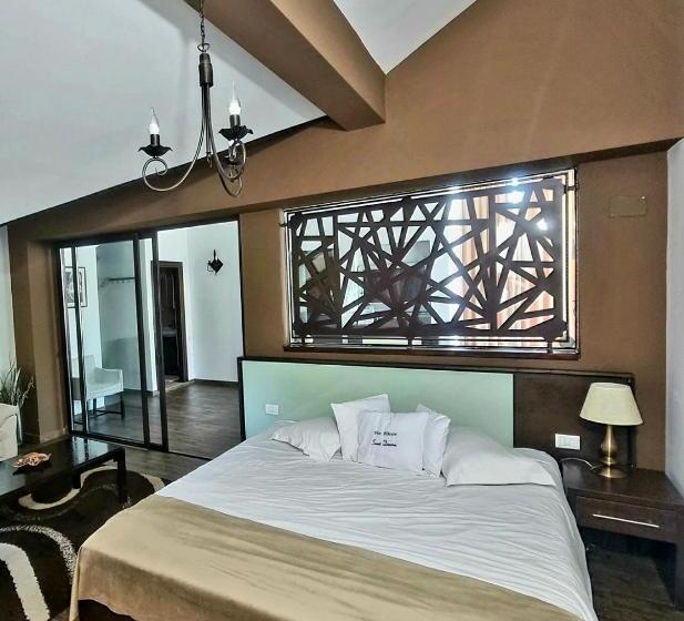 Люкс с Балконом, Pensiunea Tobo