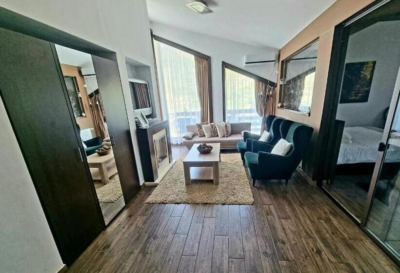 バルコニー付スイート, Pensiunea Tobo