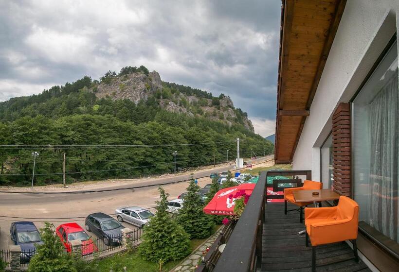 Дом 1 Спальня, Pensiunea Tobo