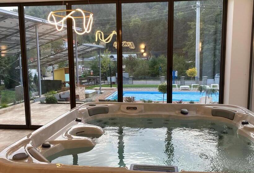 Трехместный Номер Стандарт с Балконом, Pensiunea Tobo