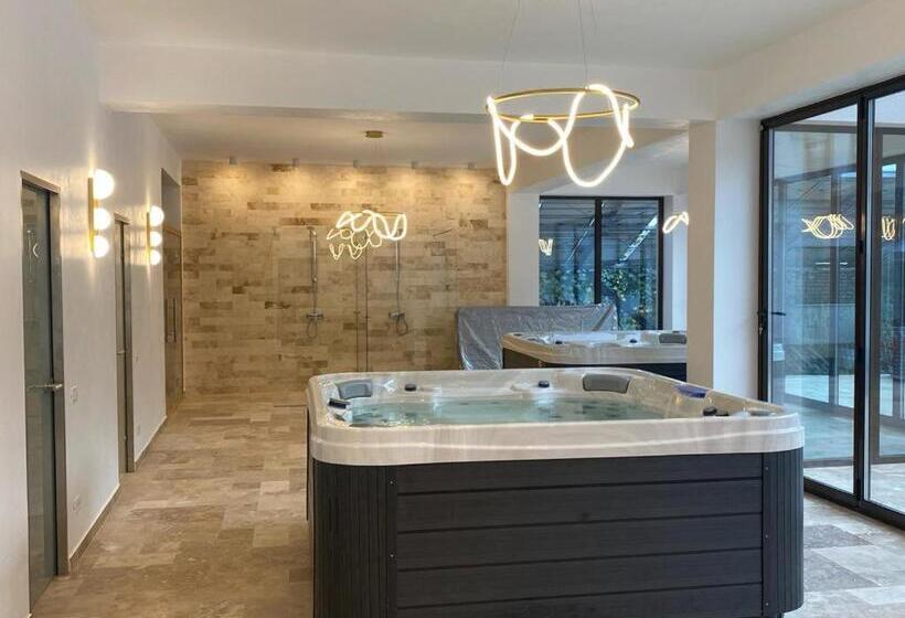 Дом 1 Спальня, Pensiunea Tobo