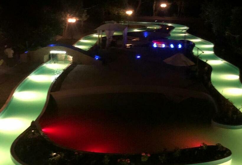 スタンダードルーム, Zoila's Suite Escape