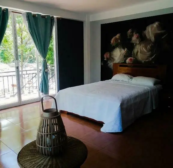 اتاق استاندارد, Zoila's Suite Escape