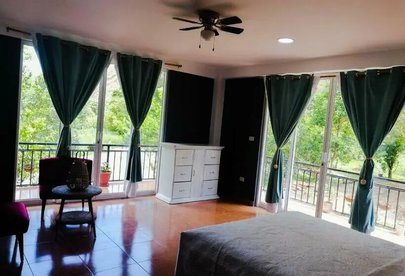 اتاق استاندارد, Zoila's Suite Escape