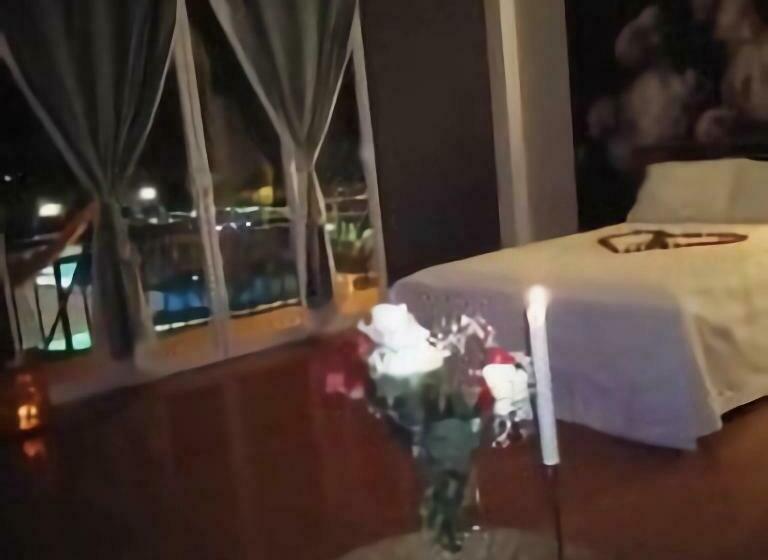 スタンダードルーム, Zoila's Suite Escape