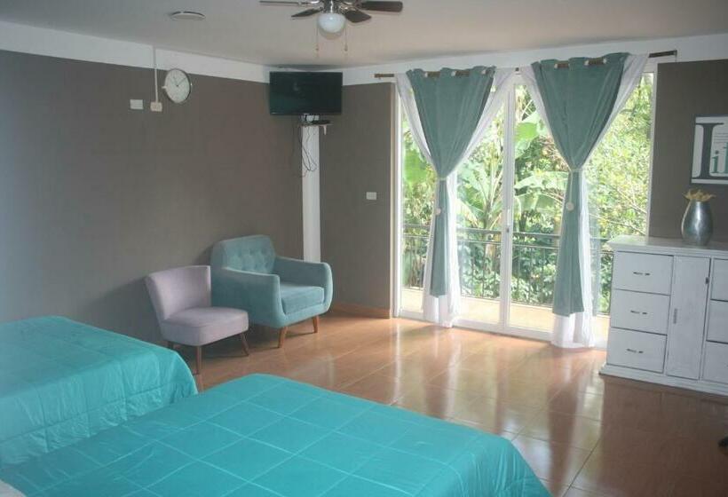 スタンダードルーム, Zoila's Suite Escape