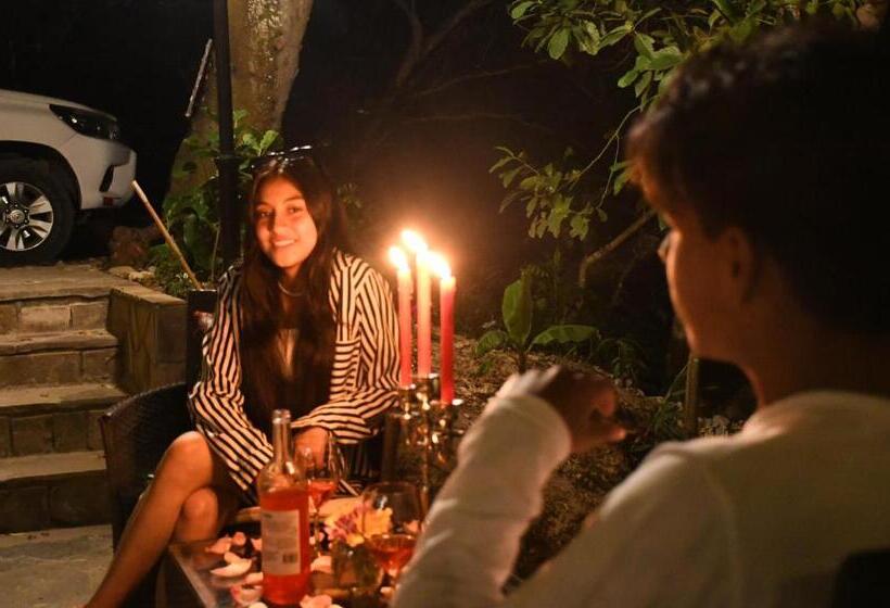 スタンダードルーム, Zoila's Suite Escape