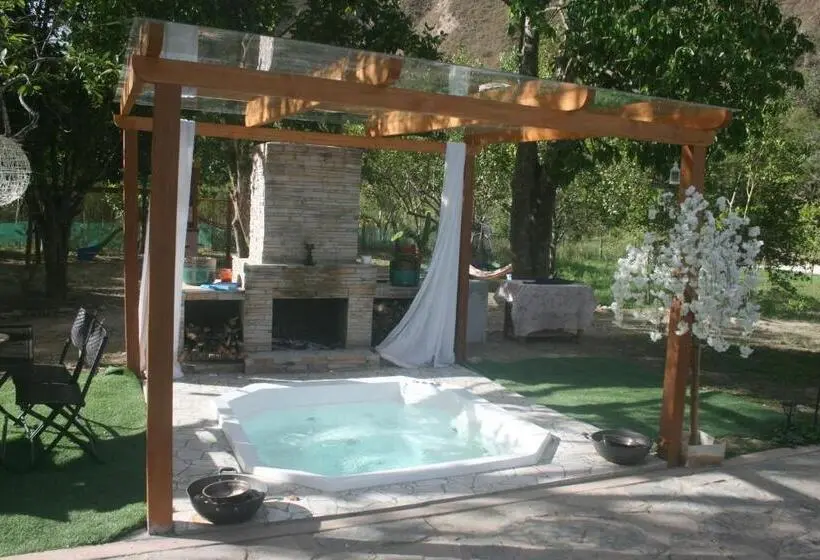 اتاق خانوادگی, Zoila's Suite Escape