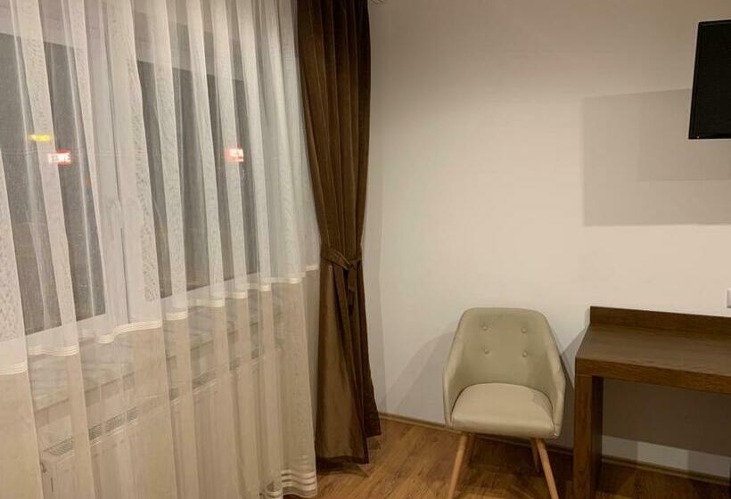 Номер Deluxe, Pension Leona