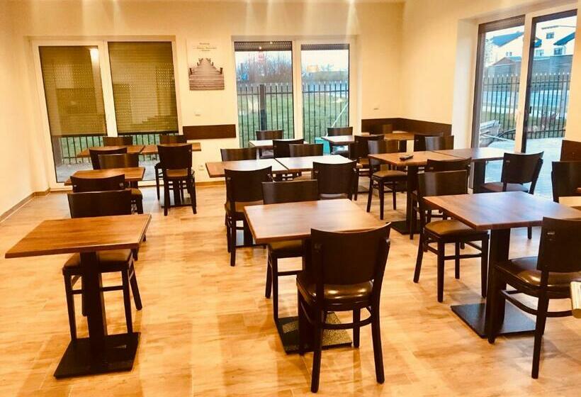 Номер Deluxe, Pension Leona