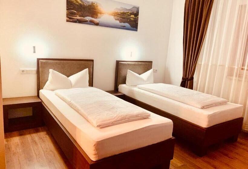 Номер Deluxe, Pension Leona