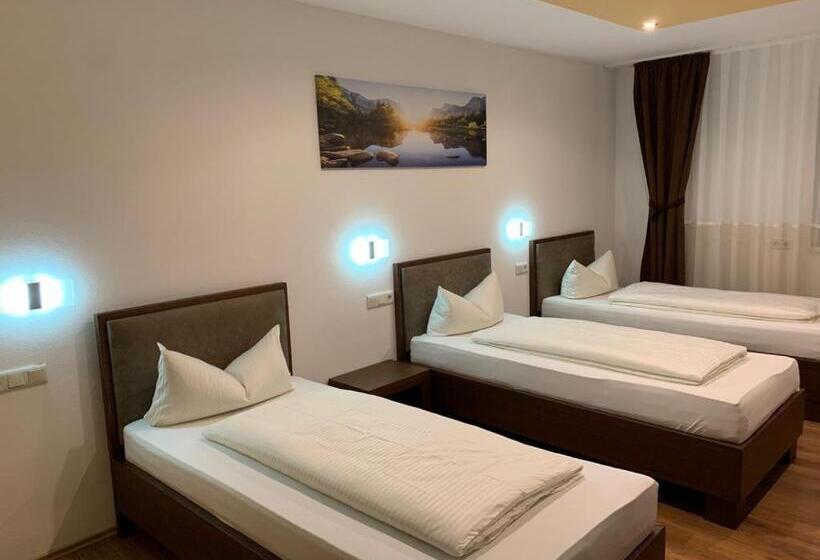 Трехместный Номер Deluxe, Pension Leona