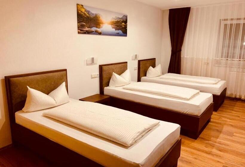 Трехместный Номер Deluxe, Pension Leona