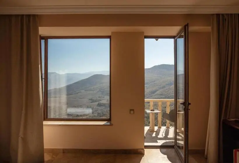 山の見えるスーペリアルーム, Lastiver Resort