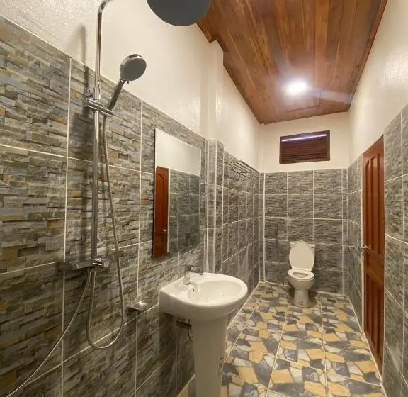 بنگله خانوادگی, Konglor Cave Resort