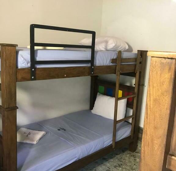 공동 객실, Playa Samara Hostel