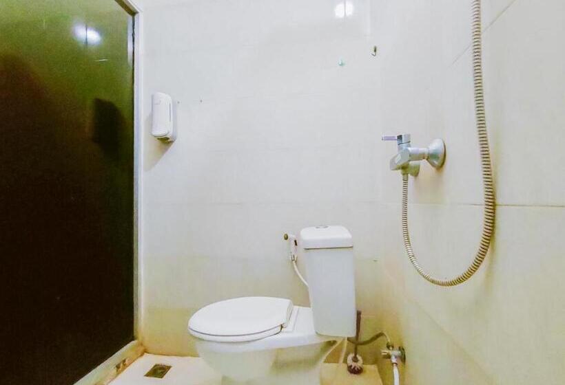 Номер Economy, Reddoorz @ Jemursari Surabaya 2