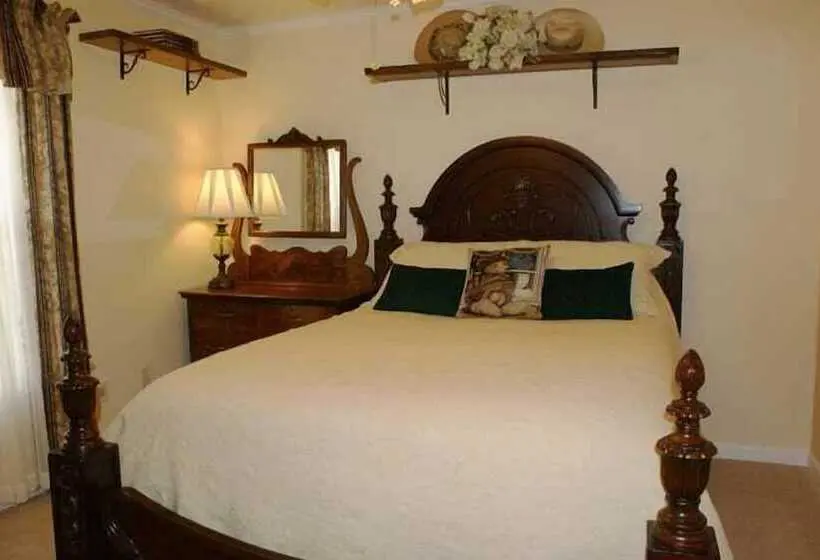 ダブルベッドのベーシックルーム, Serenity Hill Bed And Breakfast