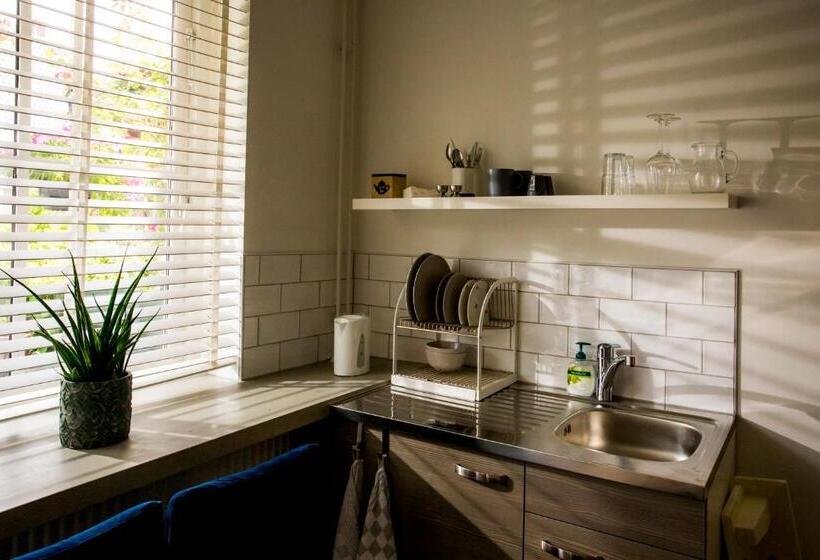 스탠다드 룸, Slapen Bij Jesse