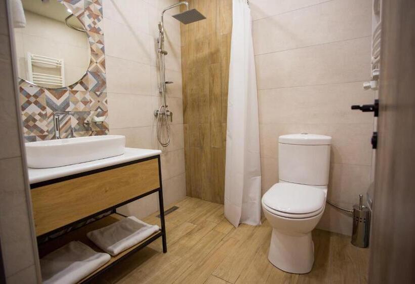 جناح مزود بتراس, Tezh Ler Resort