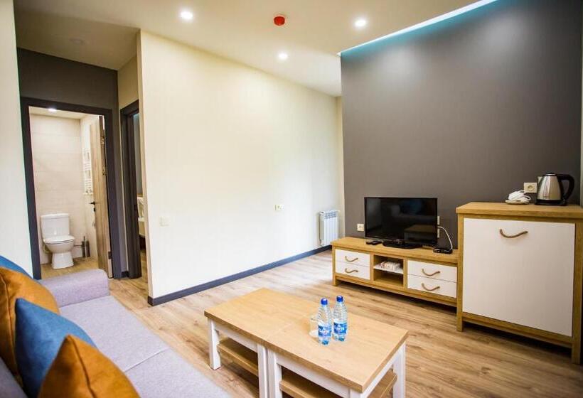 جناح مزود بتراس, Tezh Ler Resort