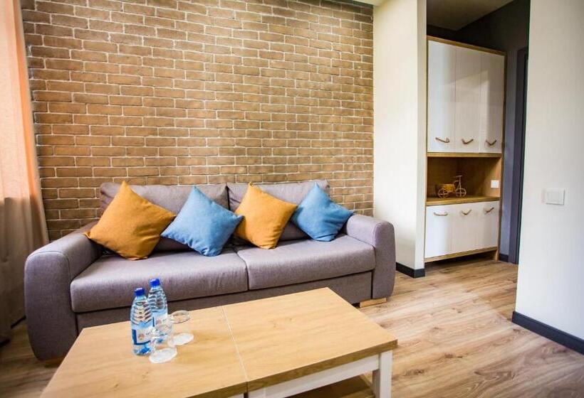 جناح مزود بتراس, Tezh Ler Resort