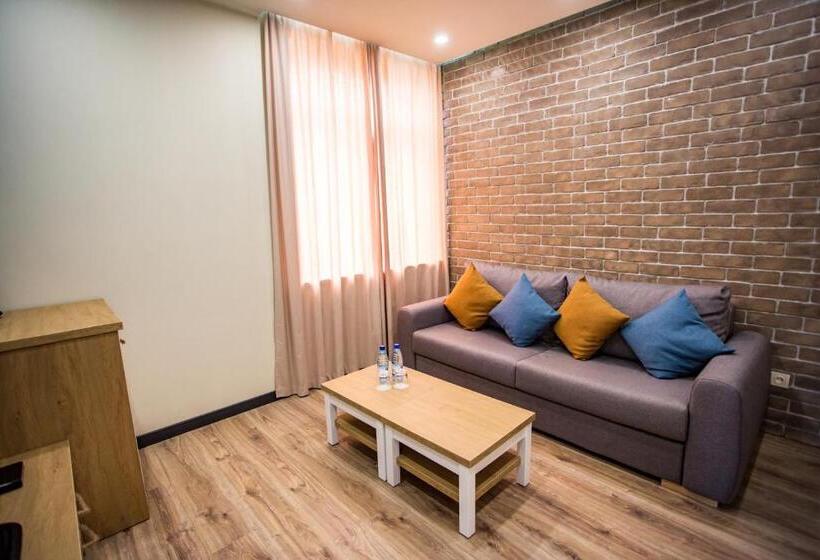 جناح مزود بتراس, Tezh Ler Resort