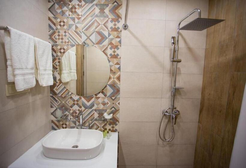 جناح مزود بتراس, Tezh Ler Resort