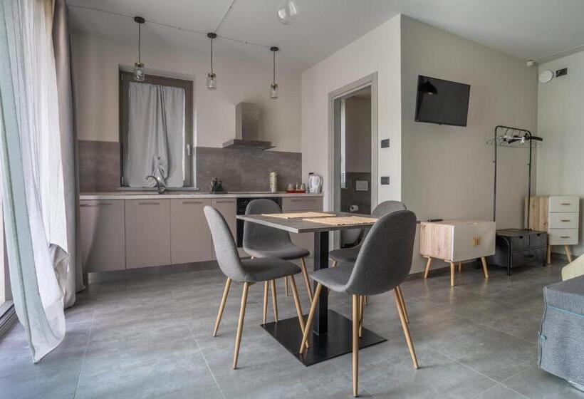 סטודיו דלוקס, Vitae Di Langa