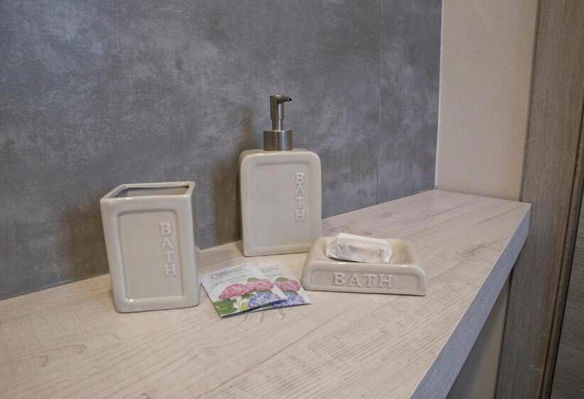 סטודיו דלוקס, Vitae Di Langa