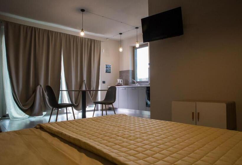 סטודיו דלוקס, Vitae Di Langa