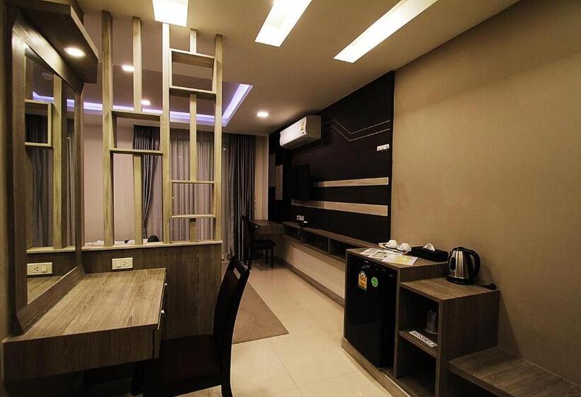 Quarto standard, The Contrast I