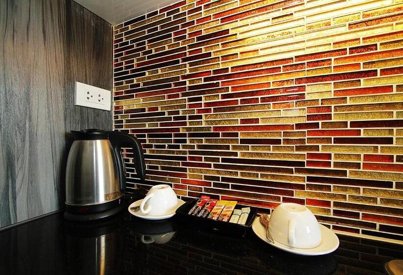 Quarto superior, The Contrast I