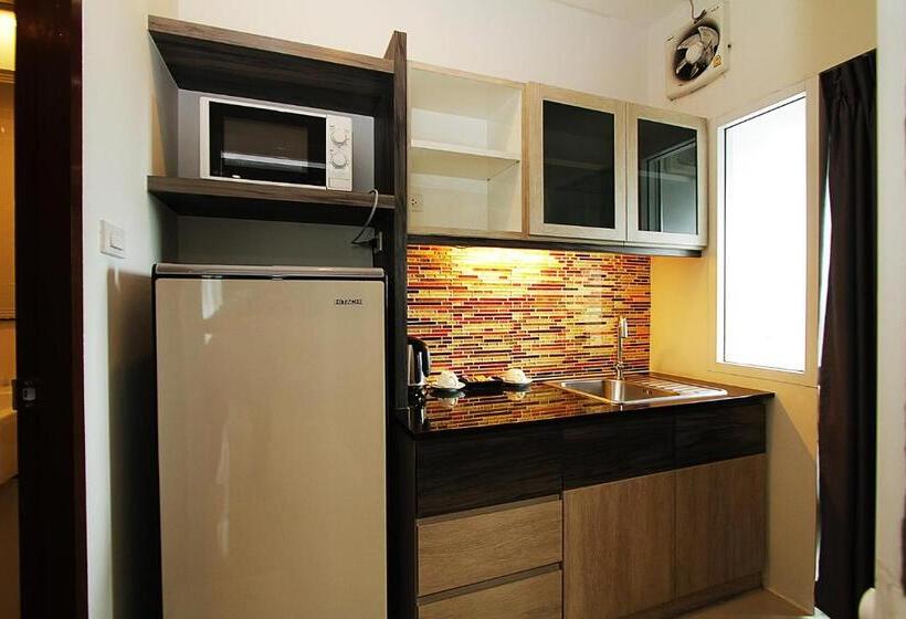 Quarto superior, The Contrast I