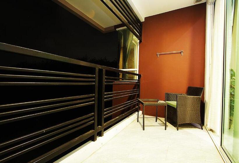 Quarto deluxe, The Contrast I