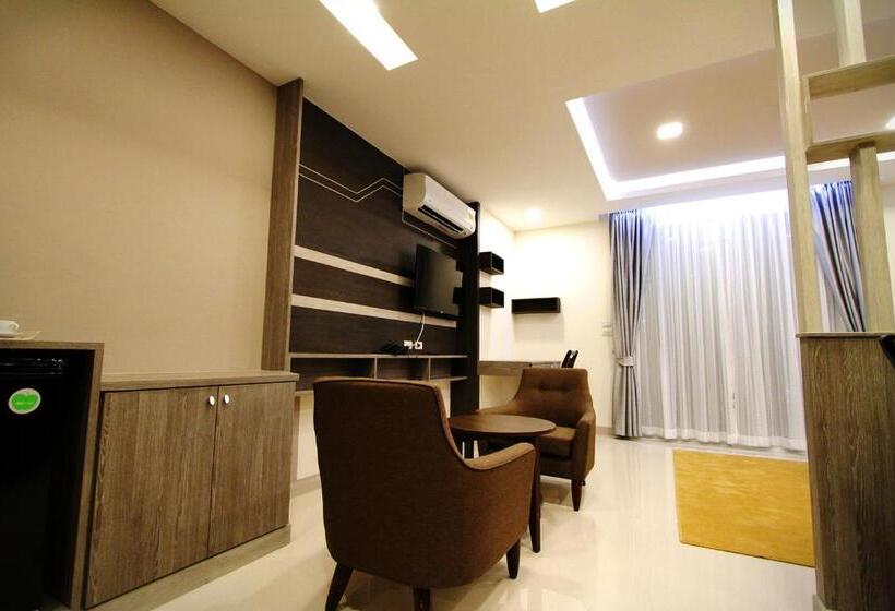 Quarto superior, The Contrast I